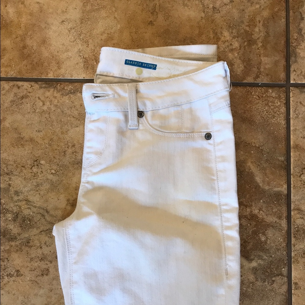 Fade to blue white jeans