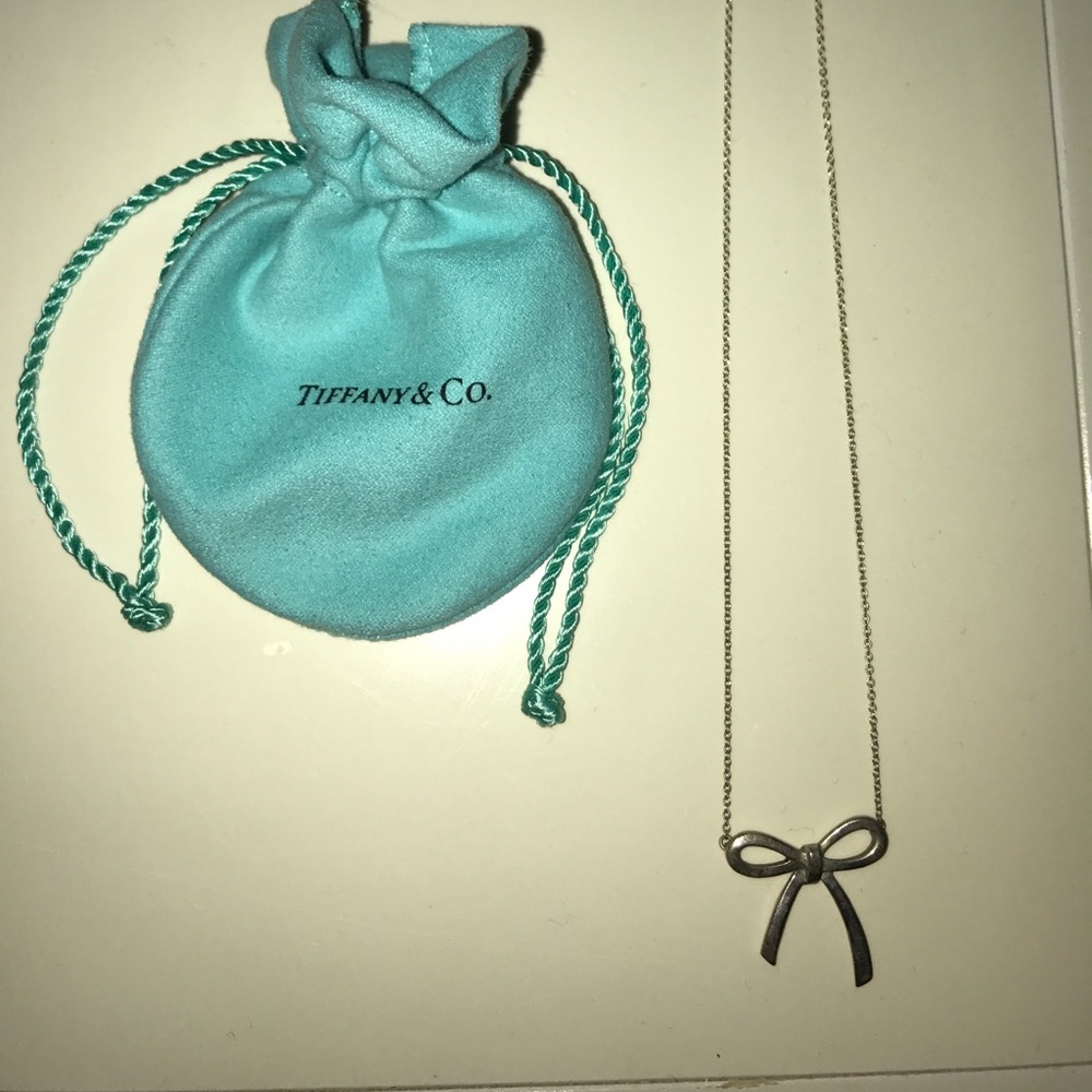 TIFFANY BOW NECKLACE