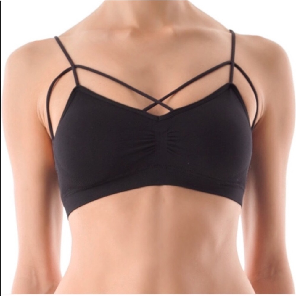 🍀🍀**LAST 1**CHIC! Black Strappy Halter Top