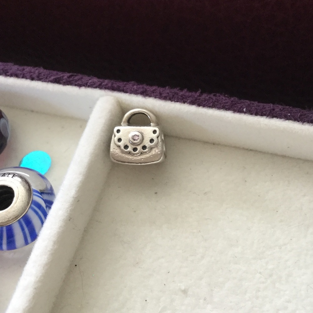 💯 % AUTHENTIC PANDORA PURSE 👛