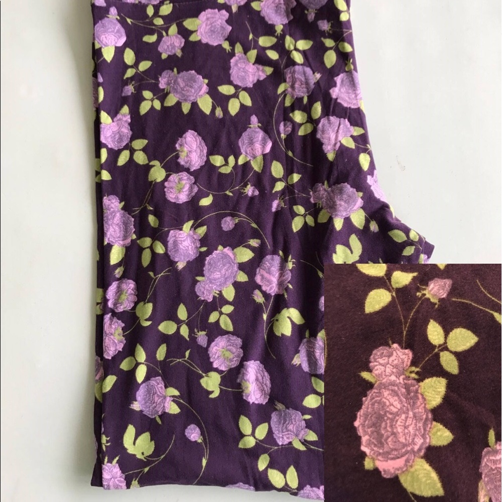 Violet and lavender vintage roses. NWOT.