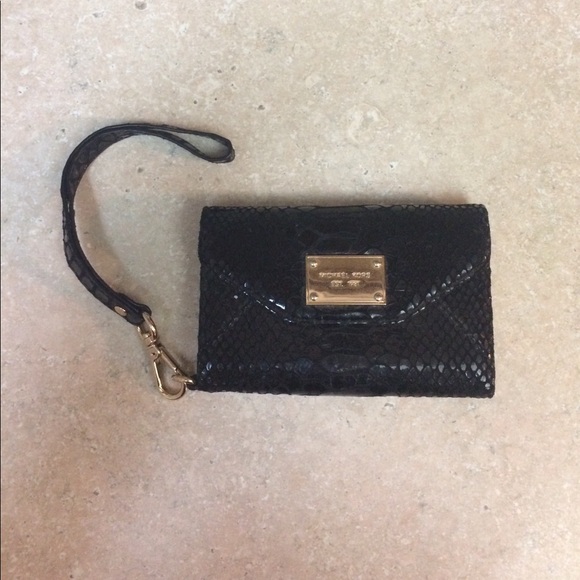 Michael Kors iPhone 4s wallet & phone holder - Picture 3 of 3