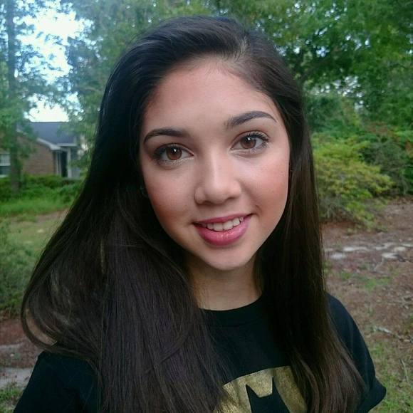 Meet your Posher, Danielle - Picture 1 of 1
