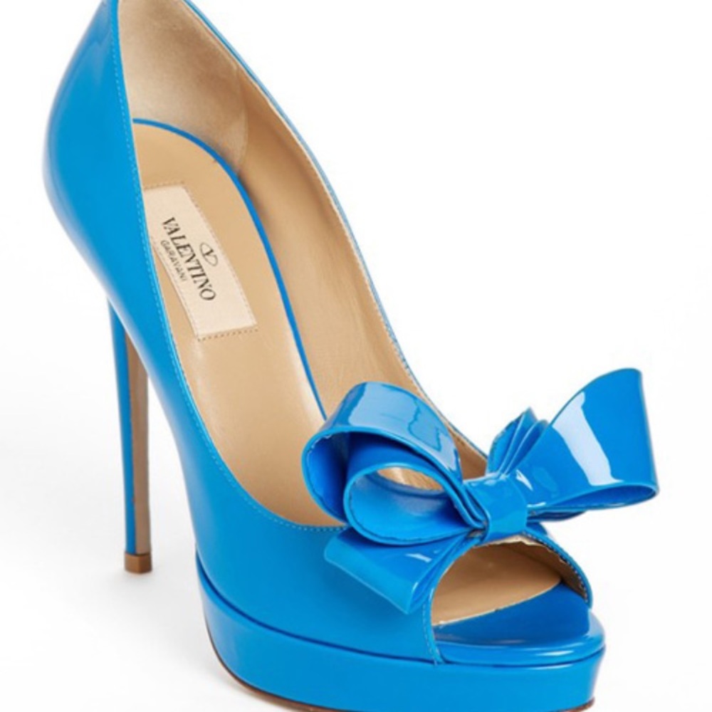 ISO blue valentino pump!