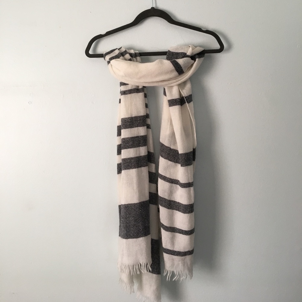 Wide light weight scarf