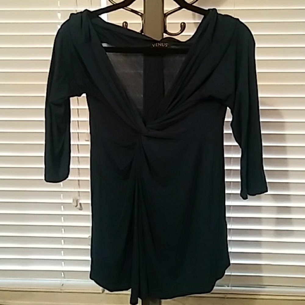 3/4 sleeve top/ knot in middle