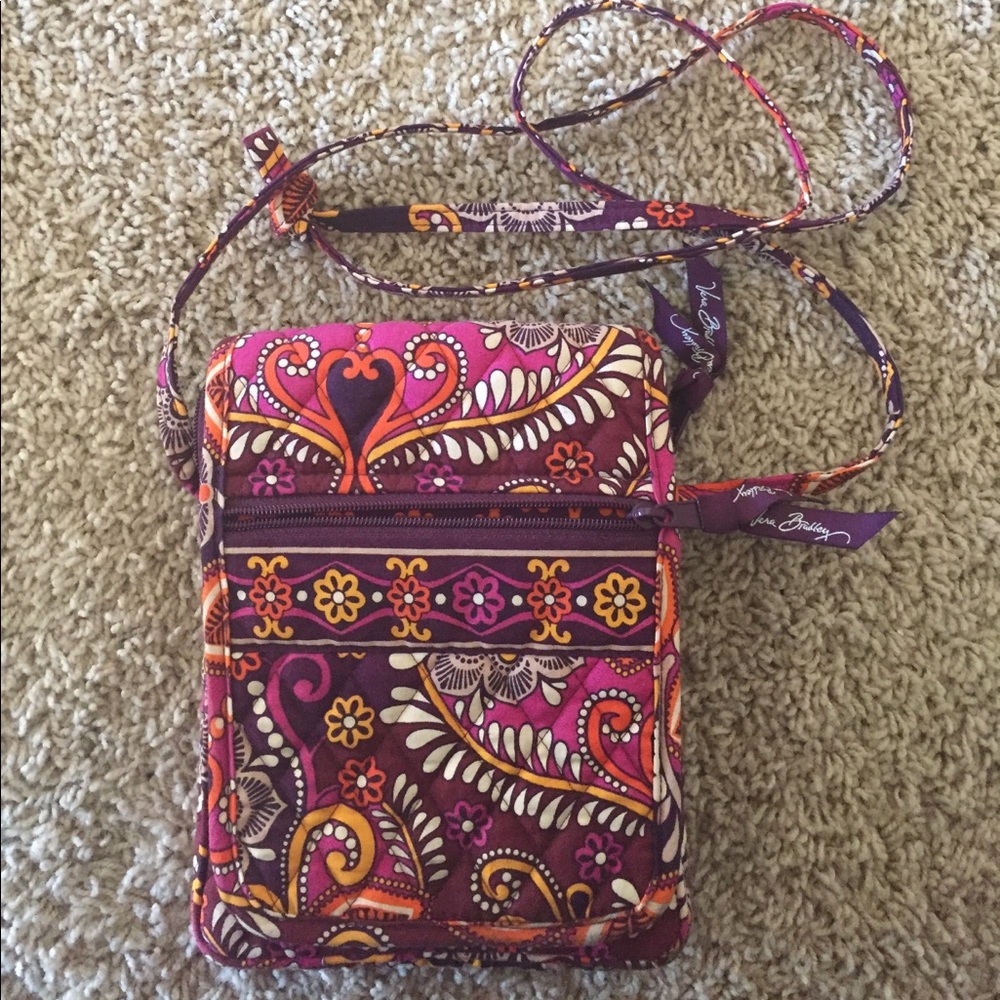 Small cross body Vera Bradley purse.