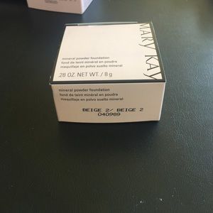 Mary Kay mineral powder foundation in beige 2