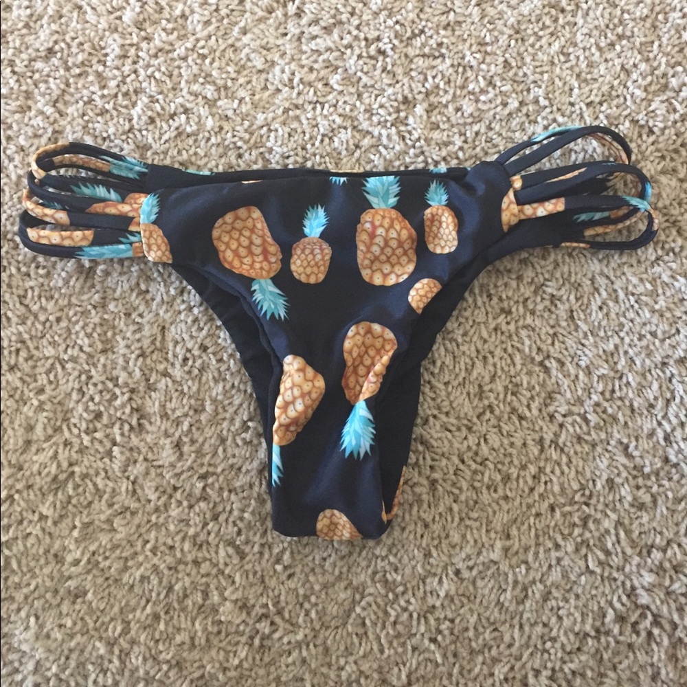 Cute pineapple swim top - Picture 4 of 4