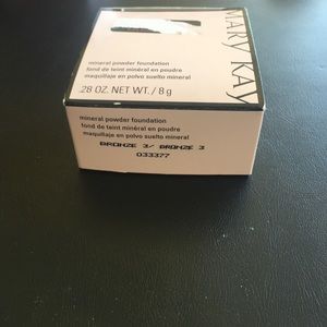 Mary Kay mineral powder foundation in bronze 3
