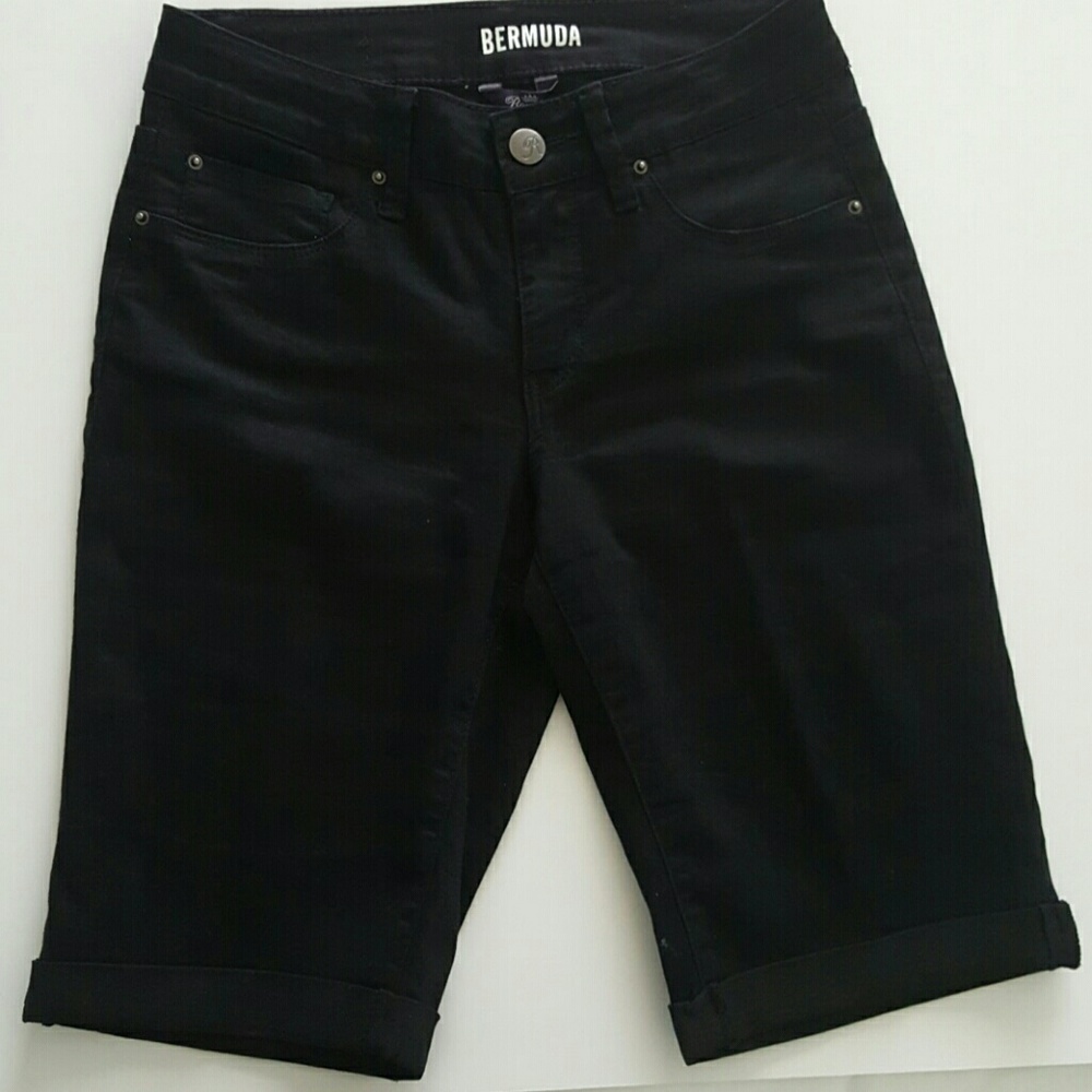 Royalty Black stretch Bermudas