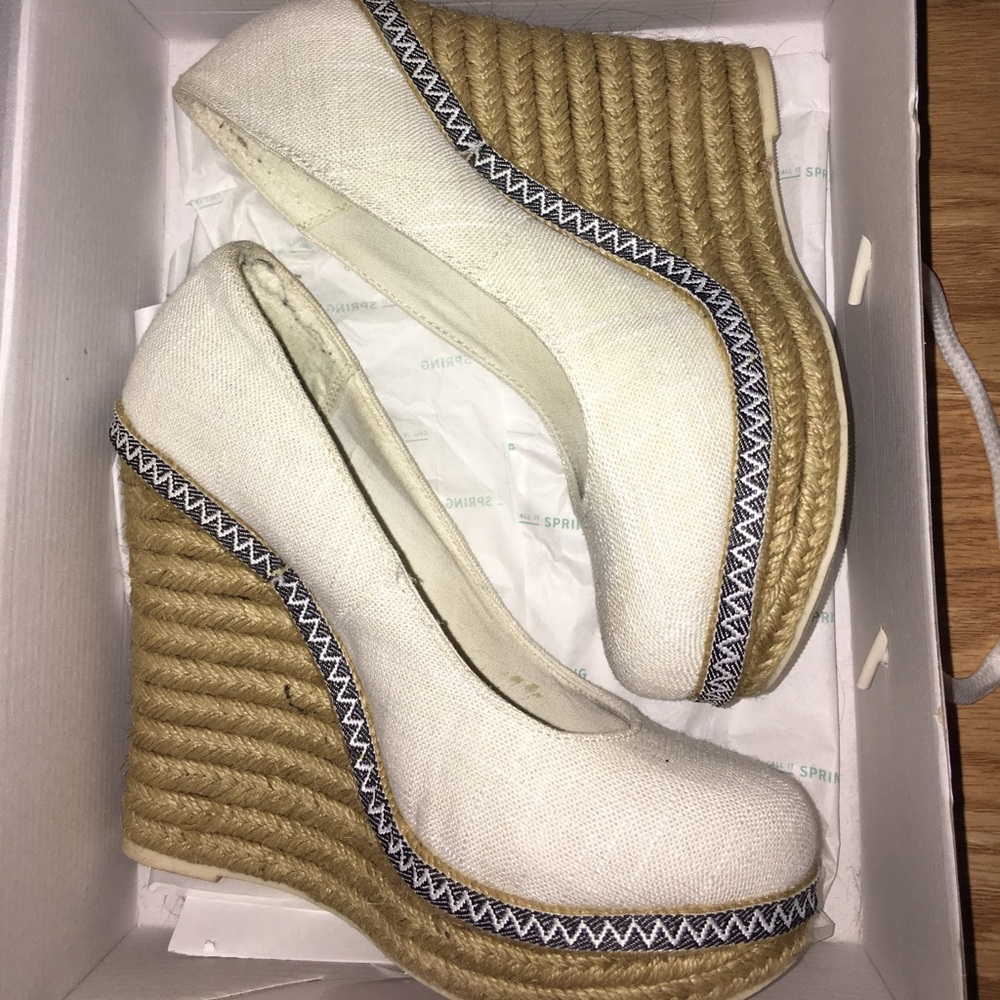 Wesila closed toe wedges