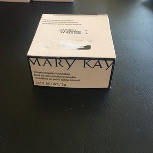 Mary Kay mineral powder foundation in Ivory one