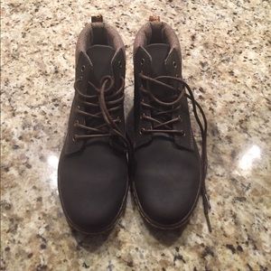 Size 9 W Dr. marten boot