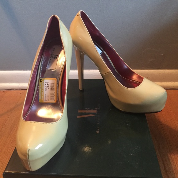 ‼️SALE‼️Nude Platform Heel - NEVER WORN - Picture 2 of 6