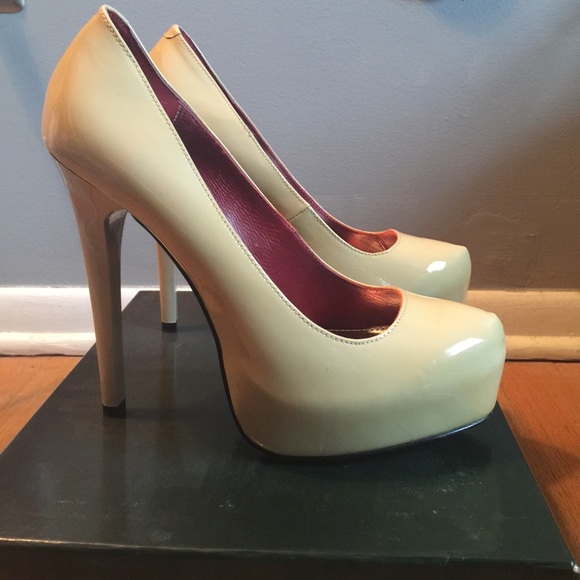 ‼️SALE‼️Nude Platform Heel - NEVER WORN - Picture 3 of 6