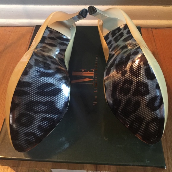 ‼️SALE‼️Nude Platform Heel - NEVER WORN - Picture 5 of 6