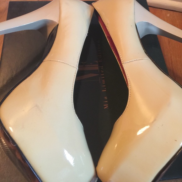 ‼️SALE‼️Nude Platform Heel - NEVER WORN - Picture 6 of 6