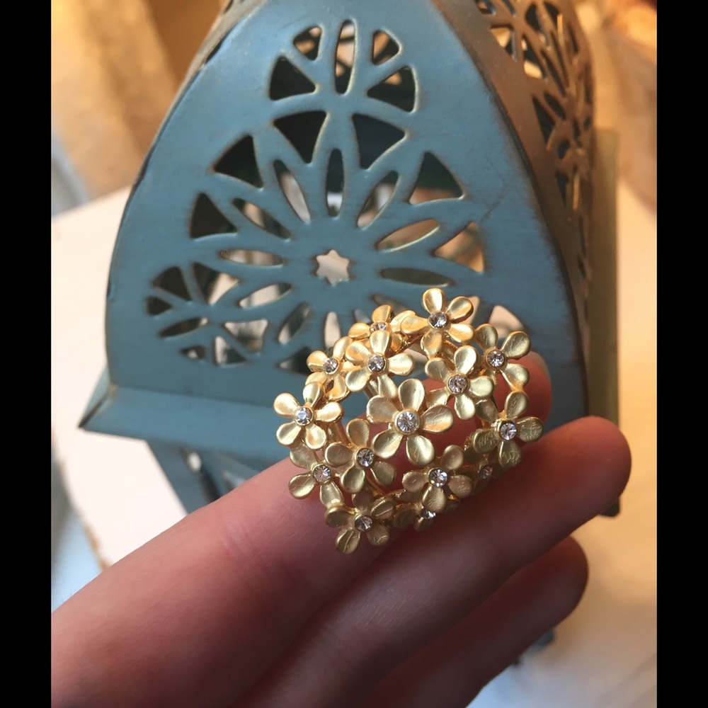 Gorgeous RFM designer floral ring 🌸