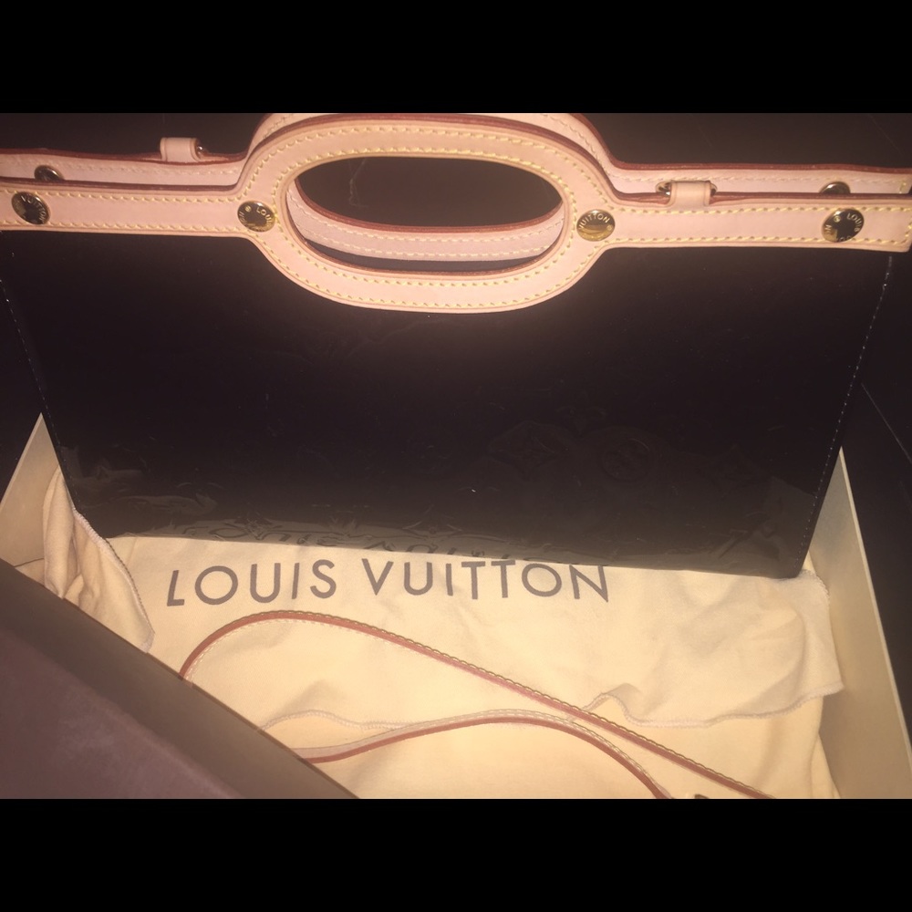 Louis Vuitton Amarante Roxbury drive with Strap