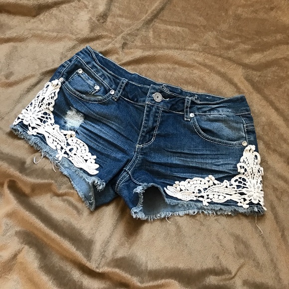 ⚠️SOLD⚠️Lace jean shorts - Picture 1 of 5