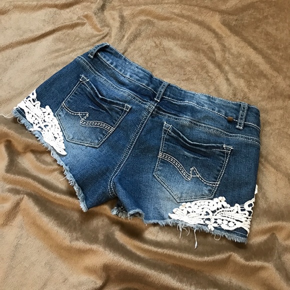 ⚠️SOLD⚠️Lace jean shorts - Picture 2 of 5