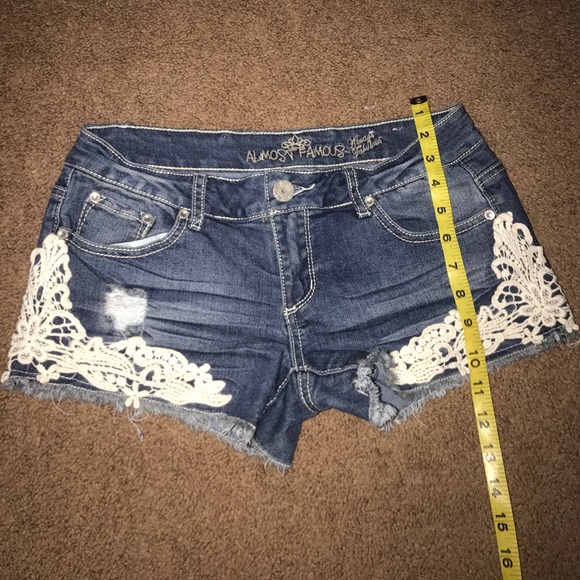 ⚠️SOLD⚠️Lace jean shorts - Picture 5 of 5