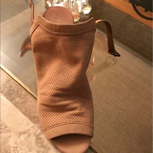 Cute Naya Luxor Wedge Sandal🌻