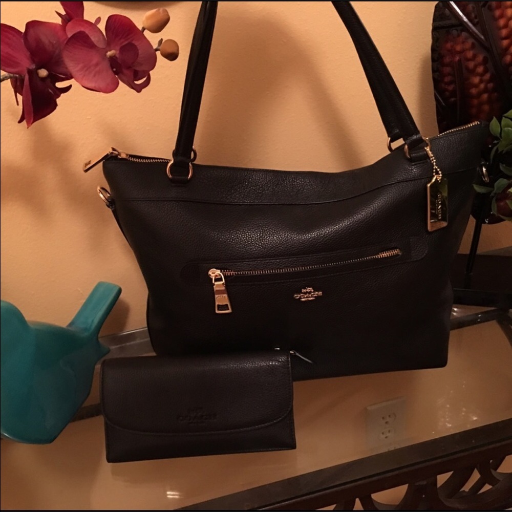 Large matching Coach set