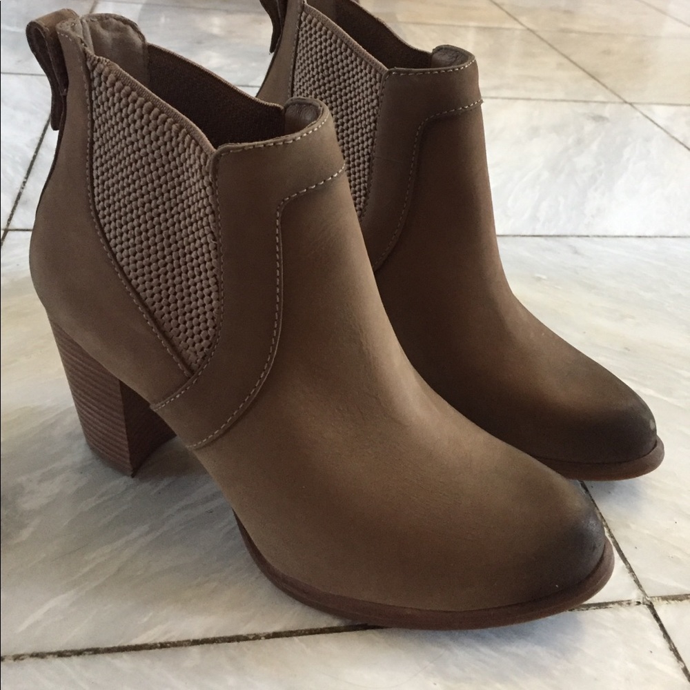 New uggs ankle boots with heel