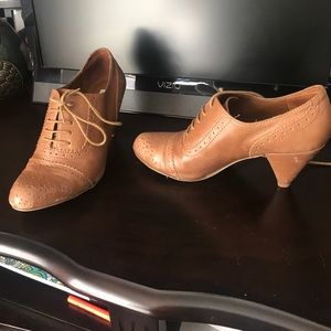 Steve Madden tan heels