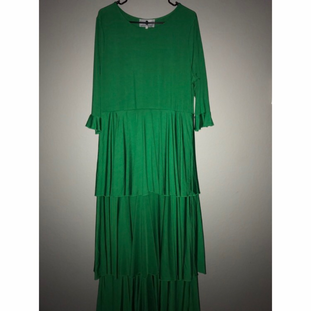 ON SALE FOR ONE HOUR ****** Dainty Jewell's dress