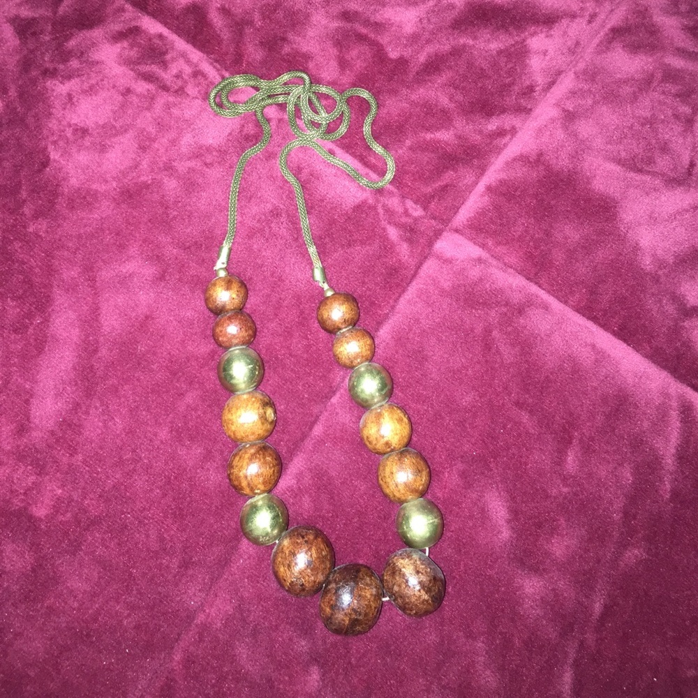 Wood & gold metal necklace