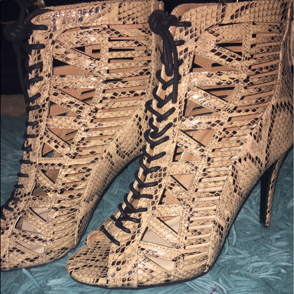 CUTE HEELS. SUCH A STEAL✨