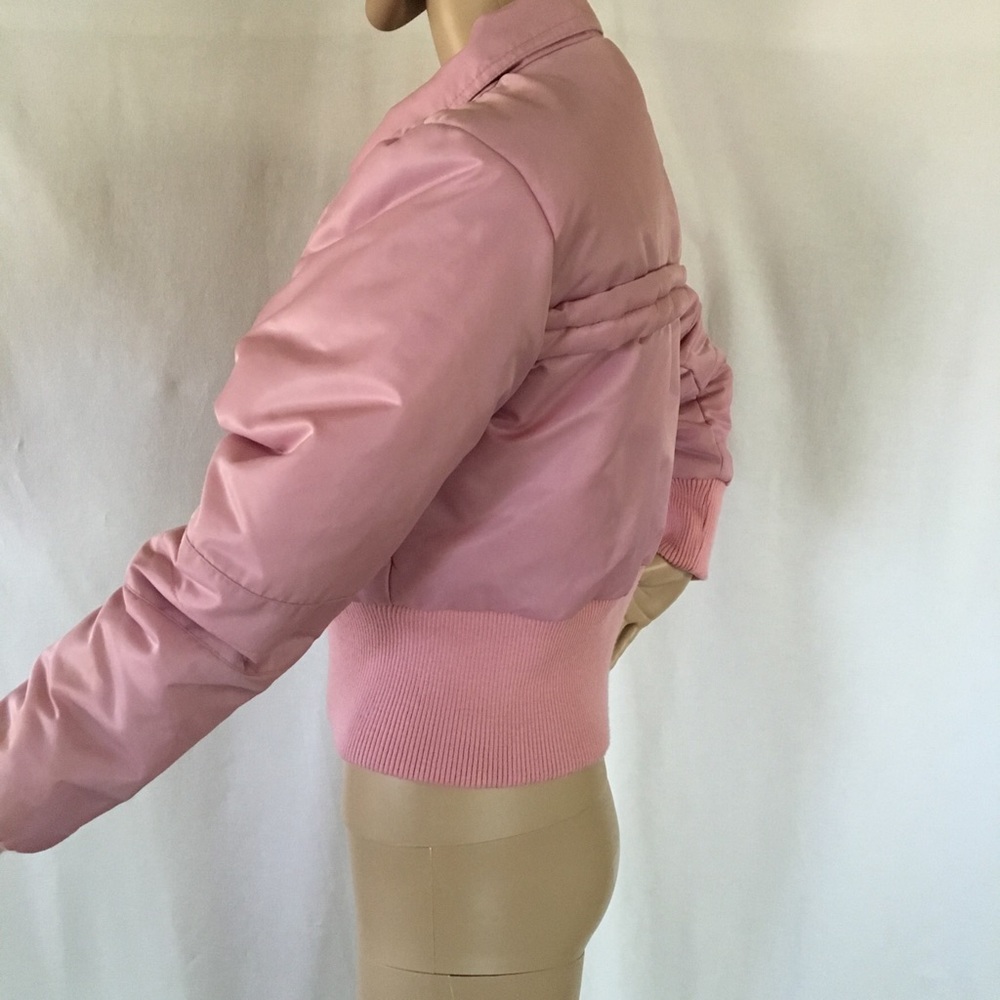 Nw0T BeAuTiFul PinK PuFfEr - Picture 4 of 11