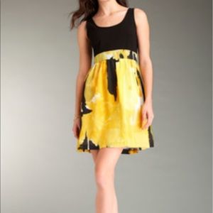 Pretty yellow and black Ellen Tracy classic