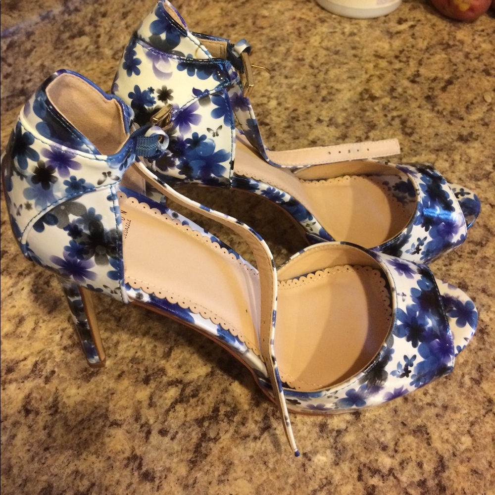 Madison by ShoeDazzle Platform Heels