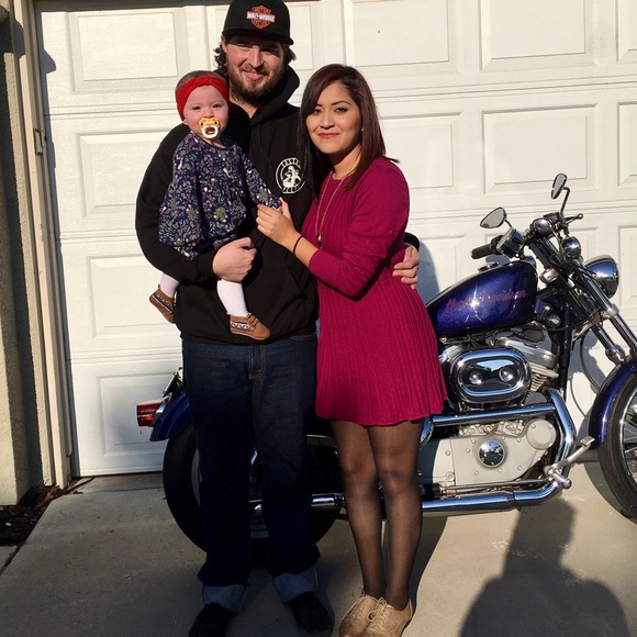 Hello🖤 - Picture 3 of 4