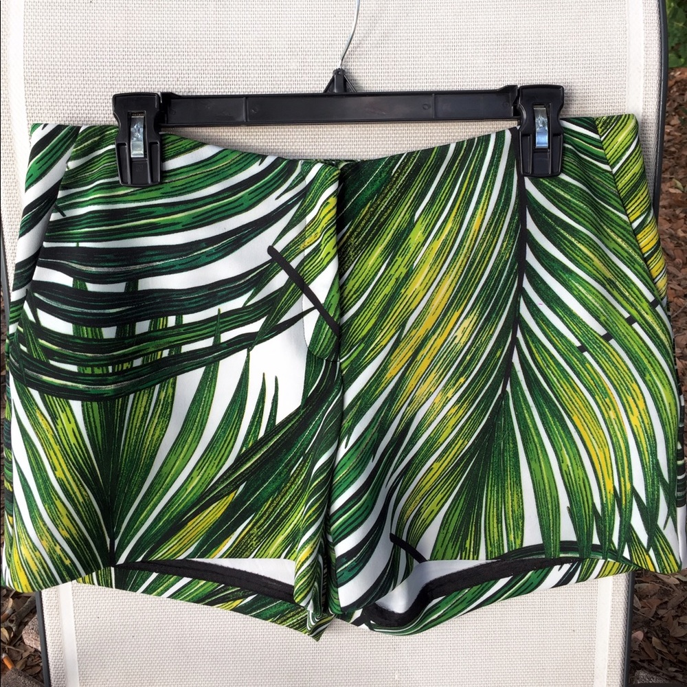 Tropical Women's Shorts size M - NWOT