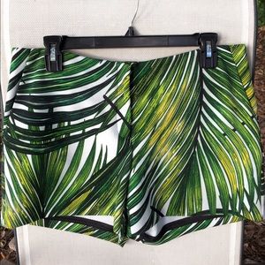 Tropical Women's Shorts size M - NWOT