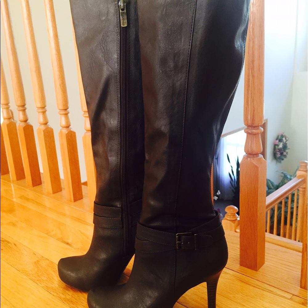 Beautiful BCBG boots, barely used