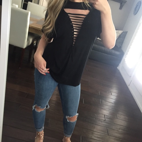 SALE⭐️LAST1•Black Stitched Tee - Picture 2 of 5