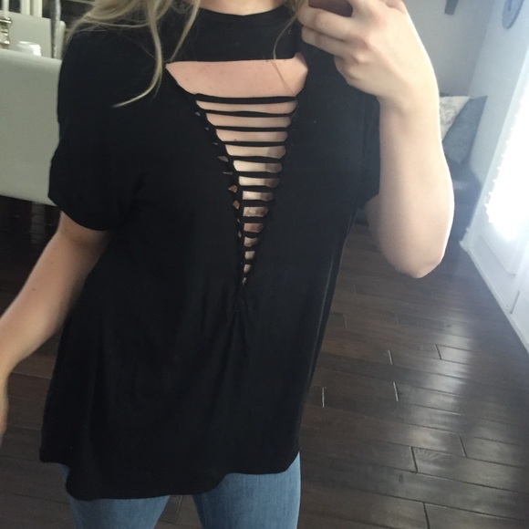 SALE⭐️LAST1•Black Stitched Tee - Picture 4 of 5