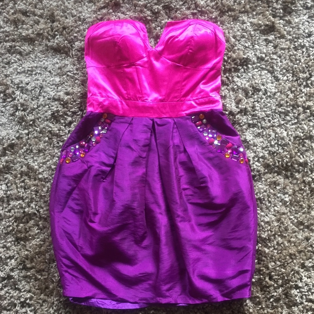 Cute. Colorblock. Dress. With. Jeweled. Pockets.