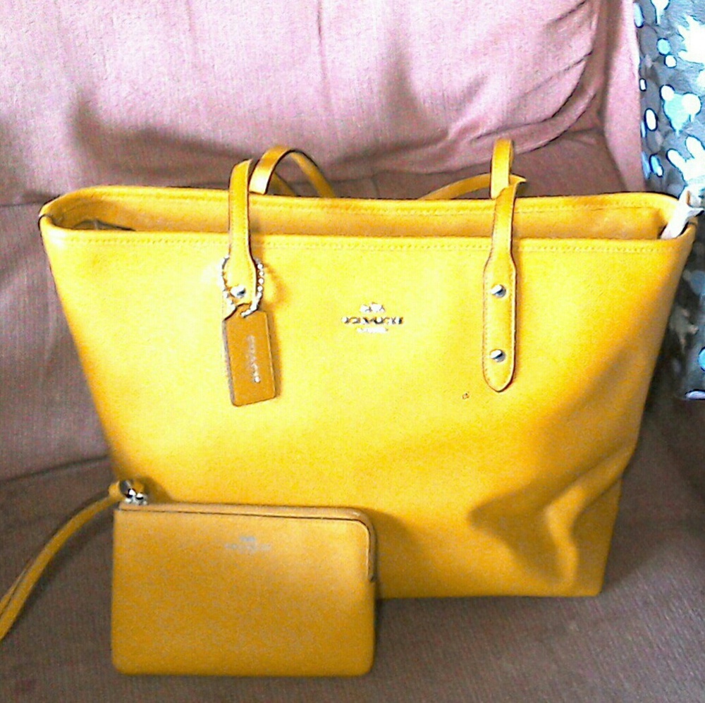 Coach nwt mustard colored tote and wristlet!