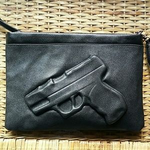Gun Clutch