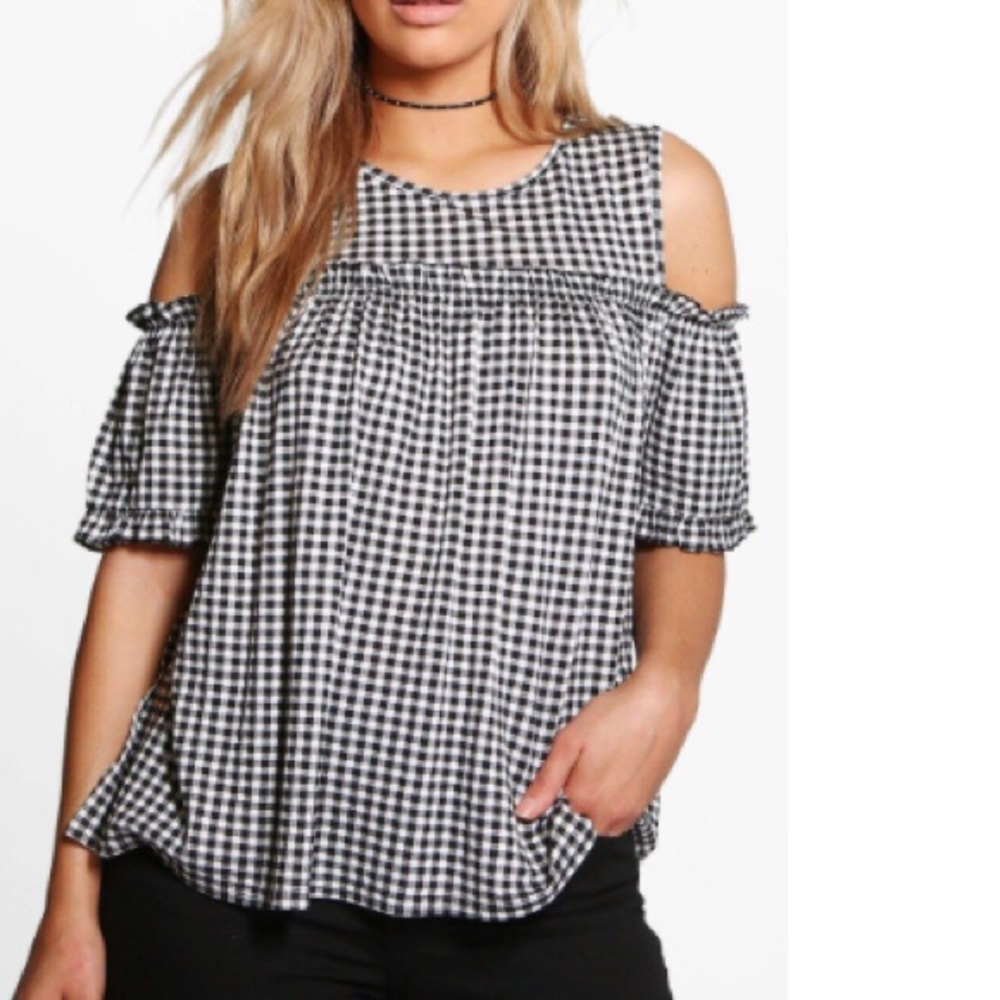 Brand new plus size cold shoulder top.