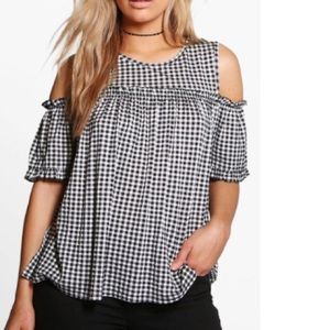 Brand new plus size cold shoulder top.