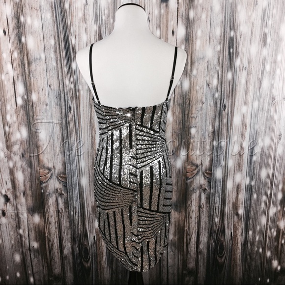 🎉CLEARANCE🎉Silver & Black Strapless Sequin Dress - Picture 3 of 6