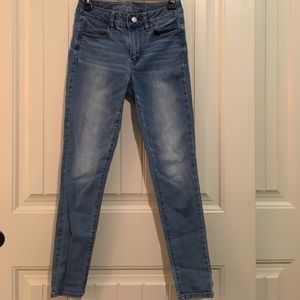 American Eagle • Light wash Jeans